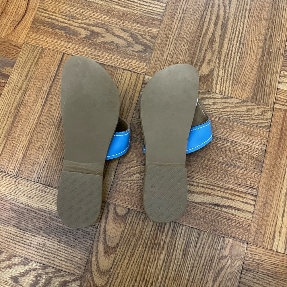 Brand new never worn Kinos